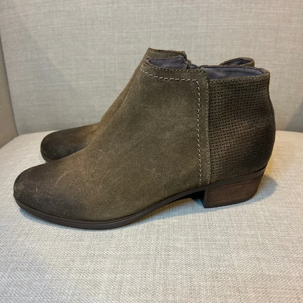 Rockport Cobb Hill Women 7.5 Brown Suede Perforated Ankle Boots